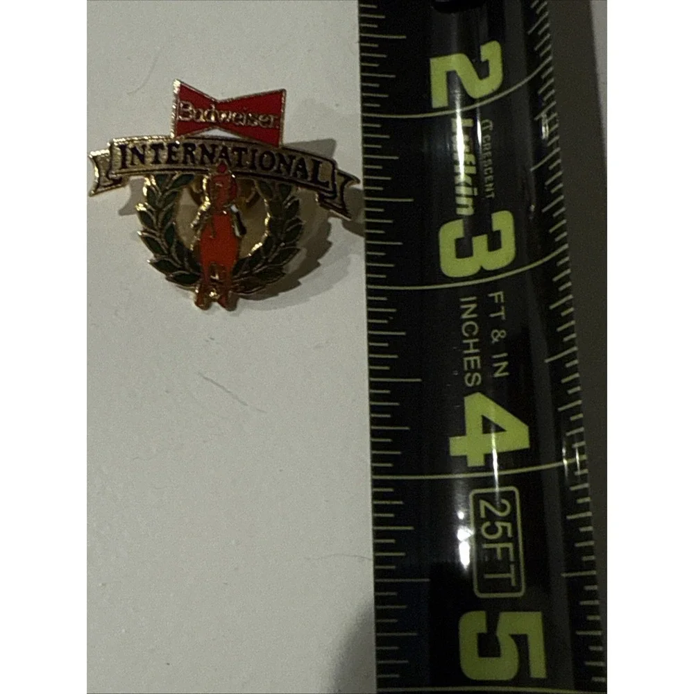 vintage Budweiser International lapel pin 1990s Collectable Racing Horse Pimlico